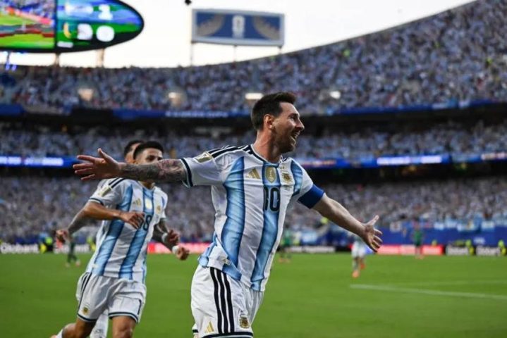 Messi dá show! camisa 10 anota hat-trick e garante atuação de gala da Argentina contra a Argélia