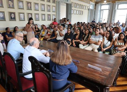 Escolas municipais de Feira recebem reforço de mais 145 professores e 22 cuidadores
