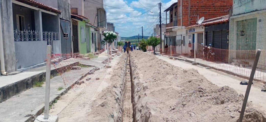 Obras de esgotamento sanitário em Conceição do Coité avançam e devem beneficiar 23 mil moradores