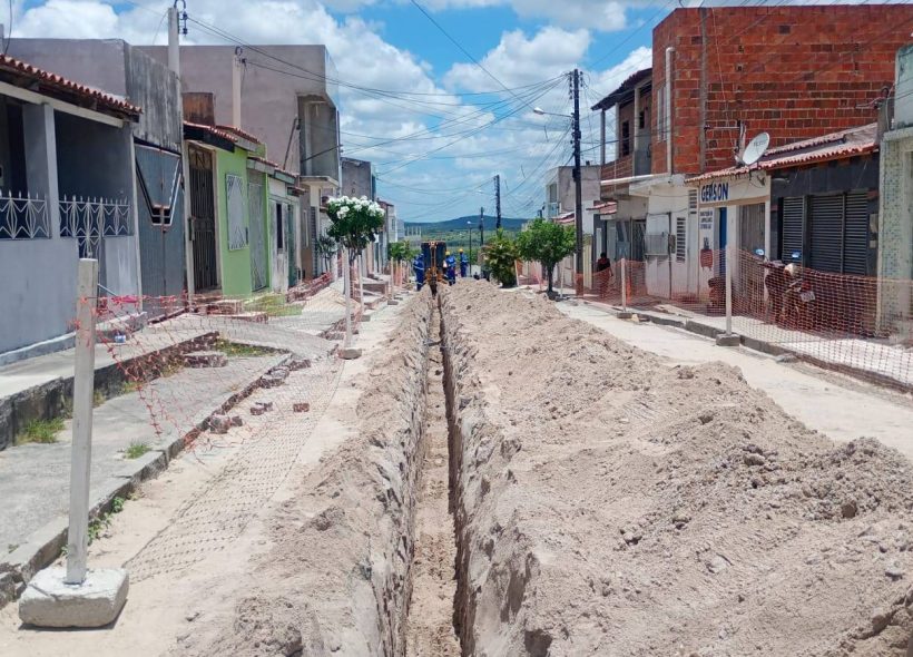 Obras de esgotamento sanitário em Conceição do Coité avançam e devem beneficiar 23 mil moradores