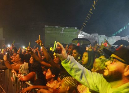 Arrocha de Tayrone marcou encerramento do São Pedro de Bonfim de Feira em grande estilo