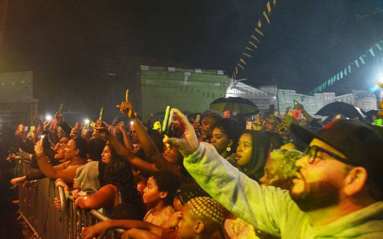 Arrocha de Tayrone marcou encerramento do São Pedro de Bonfim de Feira em grande estilo