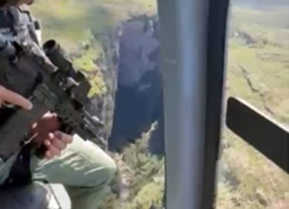 Homem sofre lesão durante trilha em vale com 65 metros de profundidade na Bahia e é resgatado pela Polícia