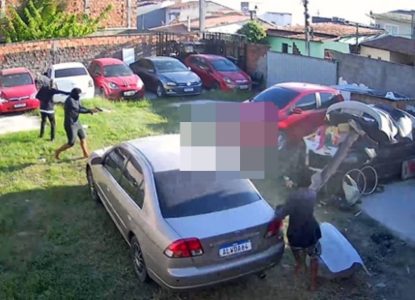 VÍDEO: três homens invadem oficina em Feira de Santana e executam jovem a tiros