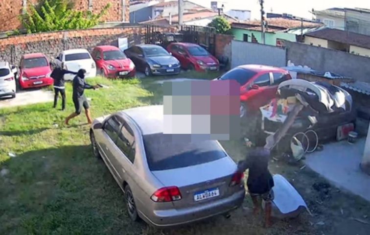 VÍDEO: três homens invadem oficina em Feira de Santana e executam jovem a tiros