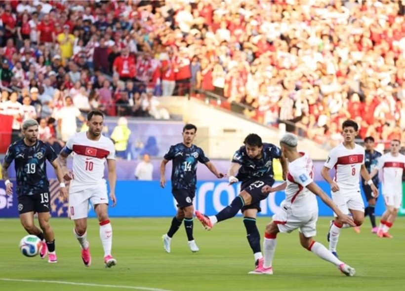 Com expulsão inédita por nova regra, Paraguai elimina Turquia e segue vivo na Copa do Mundo 2026