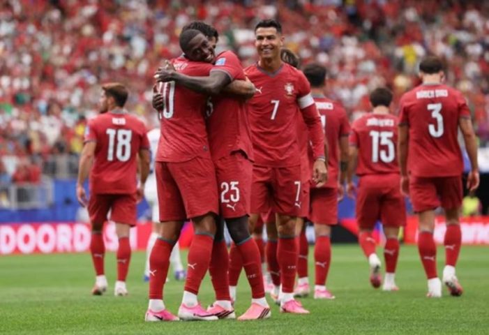 Senhor Copa: Cristiano Ronaldo faz dois gols, ajuda Portugal vencer e se torna único jogador a marcar em seis mundiais