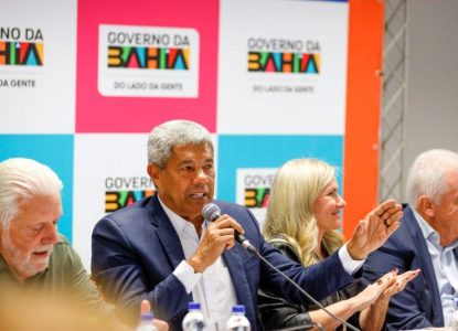 Servidores estaduais terão salário antecipado antes do São João, anuncia governador