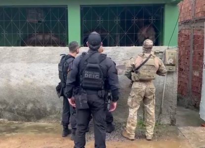 Integrante do Baralho do Crime é preso é preso após fazer companheira e filhos reféns