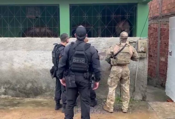 Integrante do Baralho do Crime é preso é preso após fazer companheira e filhos reféns