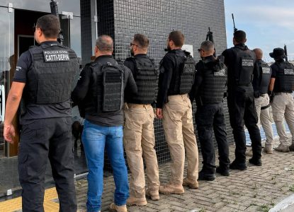 Polícia cumpre oito mandados de prisão em Feira de Santana e Serrinha