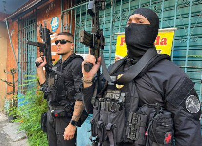 Operação da Polícia baiana contra grupo suspeito de roubo a farmácias e tráfico de drogas resulta em 17 prisões