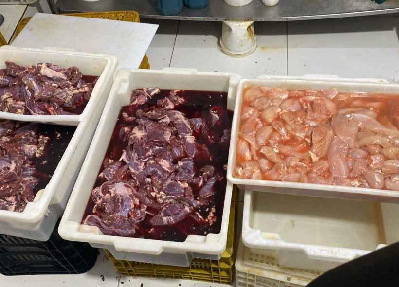 Mais de 900 quilos de alimentos impróprios para consumo são apreendidos na Bahia