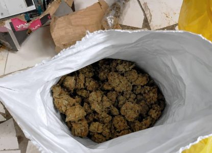 Dois homens são presos em Feira de Santana suspeitos de receptação e tráfico de drogas