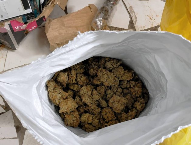Dois homens são presos em Feira de Santana suspeitos de receptação e tráfico de drogas
