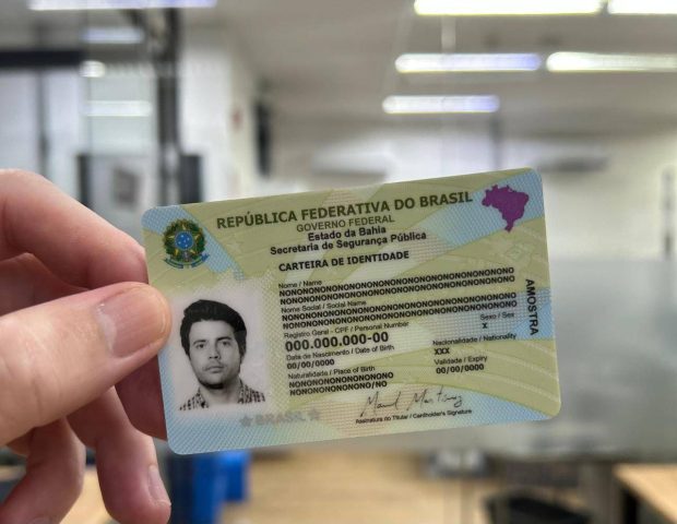 Baianos já podem optar por modelo de nova identidade em material mais resistente; emissão custa quase R$ 100