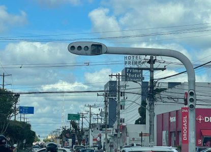 Queda de energia afeta funcionamento de semáforos e de atividades comerciais em Feira de Santana