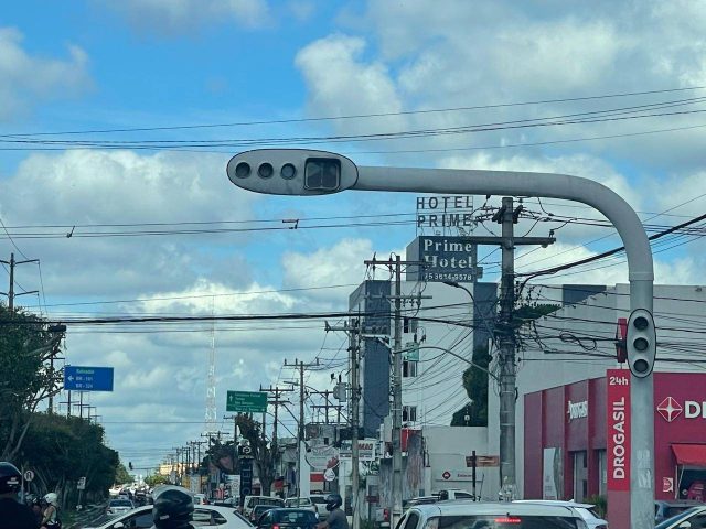 Queda de energia afeta funcionamento de semáforos e de atividades comerciais em Feira de Santana
