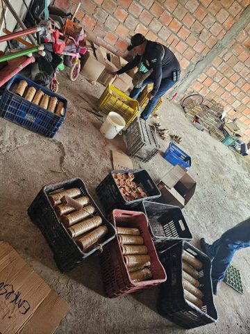 Homem é preso e mais de 200 espadas são apreendidas em Cruz das Almas