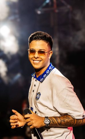 Juninho Moraes tem maratona de 15 shows e se consolida como fenômeno do São João baiano