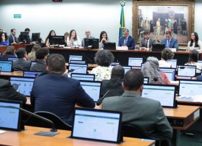 Deputados votam na PEC de redução da maioridade penal para 16 anos nesta terça, 9