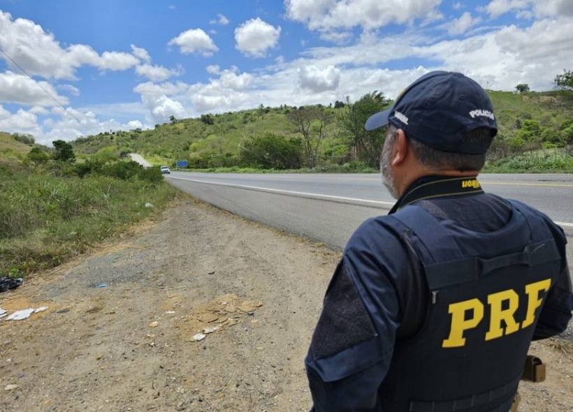 PRF reforça fiscalização nas rodovias federais da Bahia para reduzir acidentes no feriado prolongado