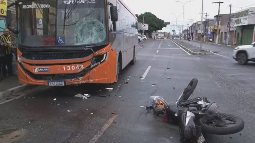 Motociclista morre um dia antes do aniversário, após bater em ônibus em Feira de Santana
