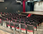 Teatro Margarida Ribeiro ganha novas poltronas e reforça modernização do espaço cultural