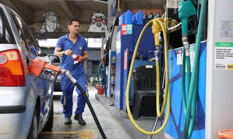 Subsídio de R$ 0,44 por litro da gasolina no Brasil é prorrogado por 30 dias