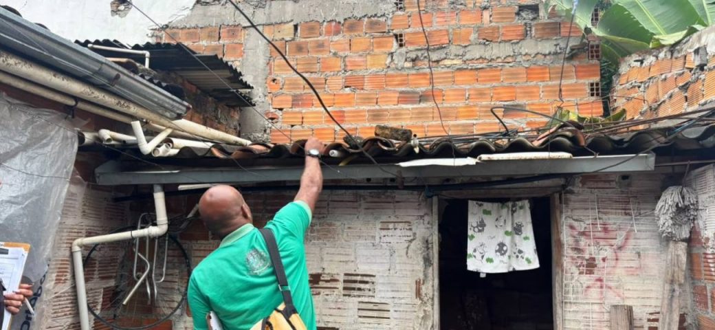 Força-tarefa contra mosquito aedes aegypti no bairro Queimadinha, em Feira de Santana, conta com mais de 30 agentes