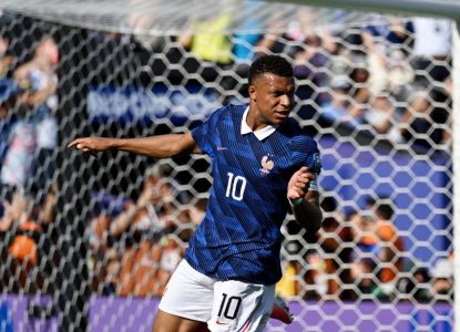 Mbappé dá show, França vence a Suécia e avança às oitavas da Copa do Mundo