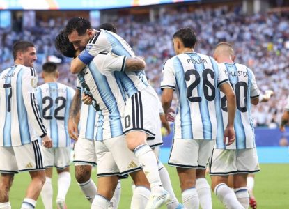 No sufoco, Argentina supera resistência histórica de Cabo Verde na prorrogação e avança às oitavas