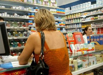 Bahia promulga lei que restringe exigência de CPF em farmácias