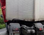 Acidente com carreta interdita trecho da BR-324 em Simões Filho