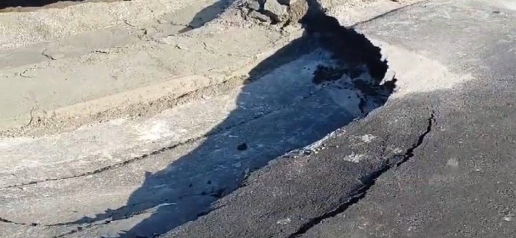 BR-324 tem novo afundamento e volta ser interditada no sentido Feira de Santana