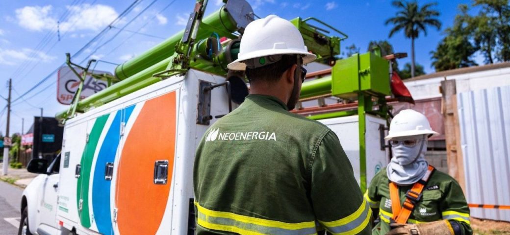 Operação retira mais de 640 toneladas de cabos irregulares de telefonia e internet na Bahia