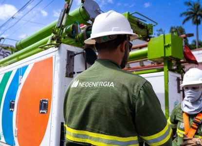 Operação retira mais de 640 toneladas de cabos irregulares de telefonia e internet na Bahia