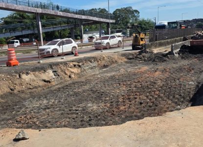 Após uma semana interditada, BR-324 tem segunda faixa liberada e segue sem previsão de normalização
