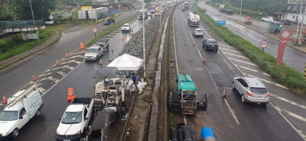 Chuvas interrompem obras na BR-324; reparo em cratera entra na fase final
