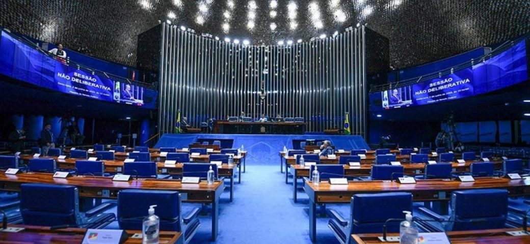 Senado aprova projeto que endurece penas para crimes contra profissionais da saúde e da educação