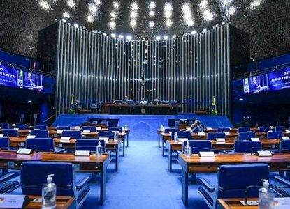 Senado aprova projeto que endurece penas para crimes contra profissionais da saúde e da educação