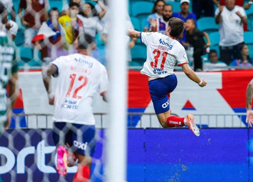 Bahia define jogo no 1º tempo e vence a Chapecoense na volta do Brasileirão