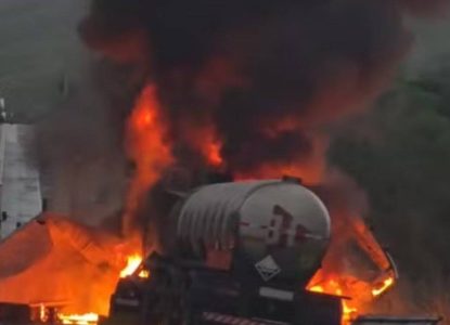 Carreta pega fogo na BR-116 e PRF registra vítimas graves no acidente