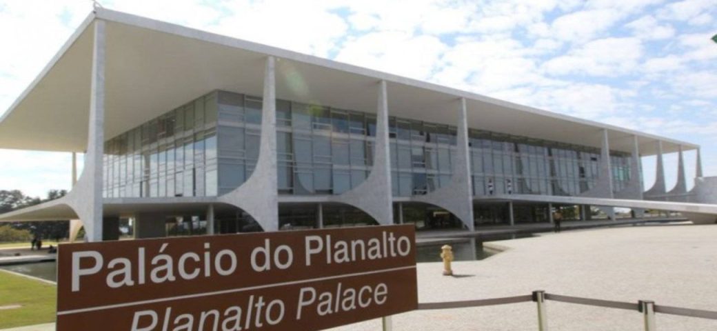 Brasil inicia diálogo com empresários sobre impacto da tarifa americana de 25%