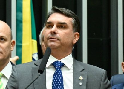 Datafolha: maioria vê tarifaço dos EUA como tentativa de favorecer Flávio Bolsonaro