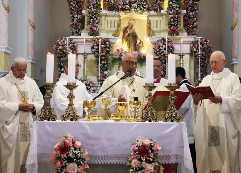 Missa solene em homenagem à Senhora Santana reúne milhares de fiéis na Catedral Metropolitana
