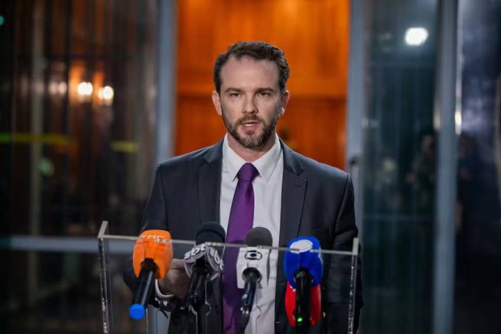 Ministro da Fazenda anuncia regras mais rígidas para publicidade de bets com alertas obrigatórios
