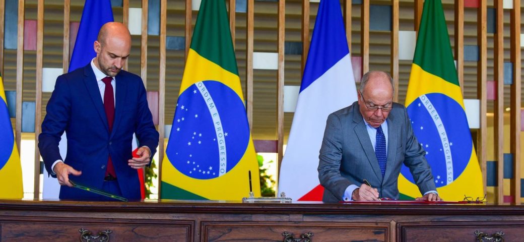 Brasil e França oficializam fim da exigência de visto para brasileiros entrarem na Guiana Francesa