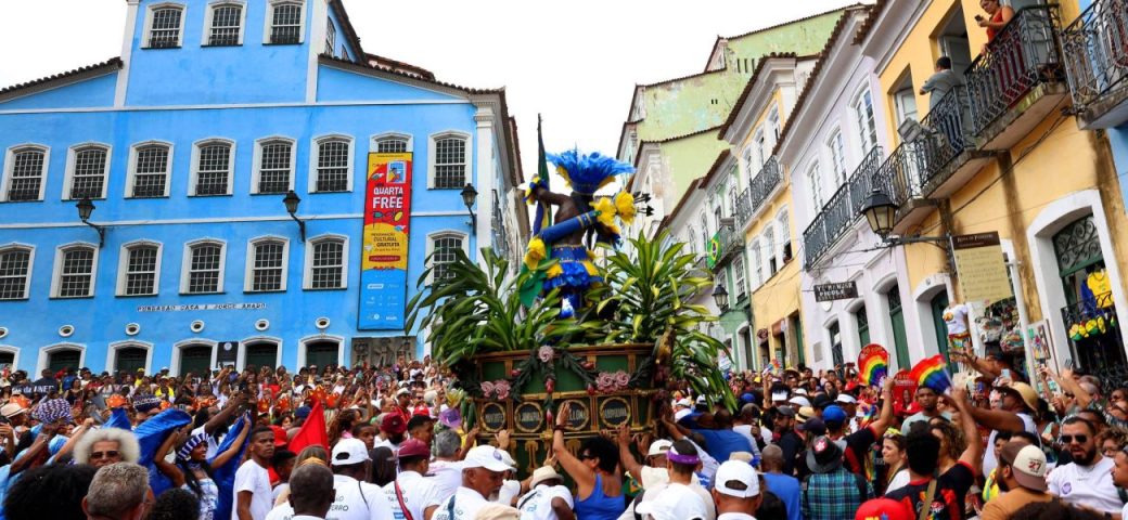 2 de Julho: multidão toma ruas de Salvador em celebração aos 203 anos da Independência da Bahia