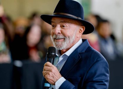 Pesquisa Quaest: Lula lidera no 1º turno e venceria todos os adversários no 2º turno